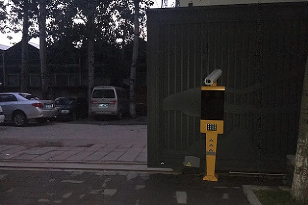 北京本生裝飾公司車牌識(shí)別道閘系統(tǒng)安裝工程