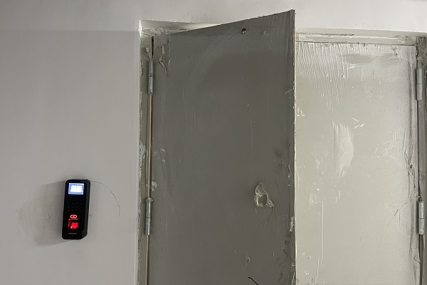 北京佑安府機(jī)房海康威視指紋刷卡門(mén)禁安裝工程